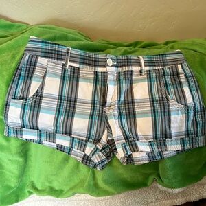 Maurice’s shorts size 13/14, like new
